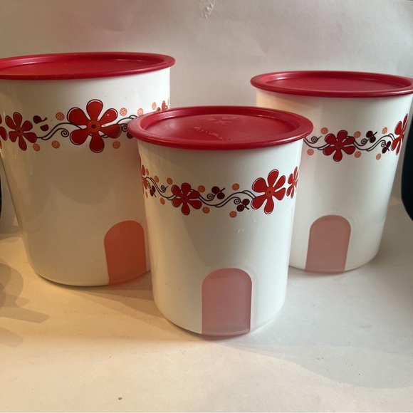 Tupperware Beautiful Set Of Canisters - Picture 1 of 1